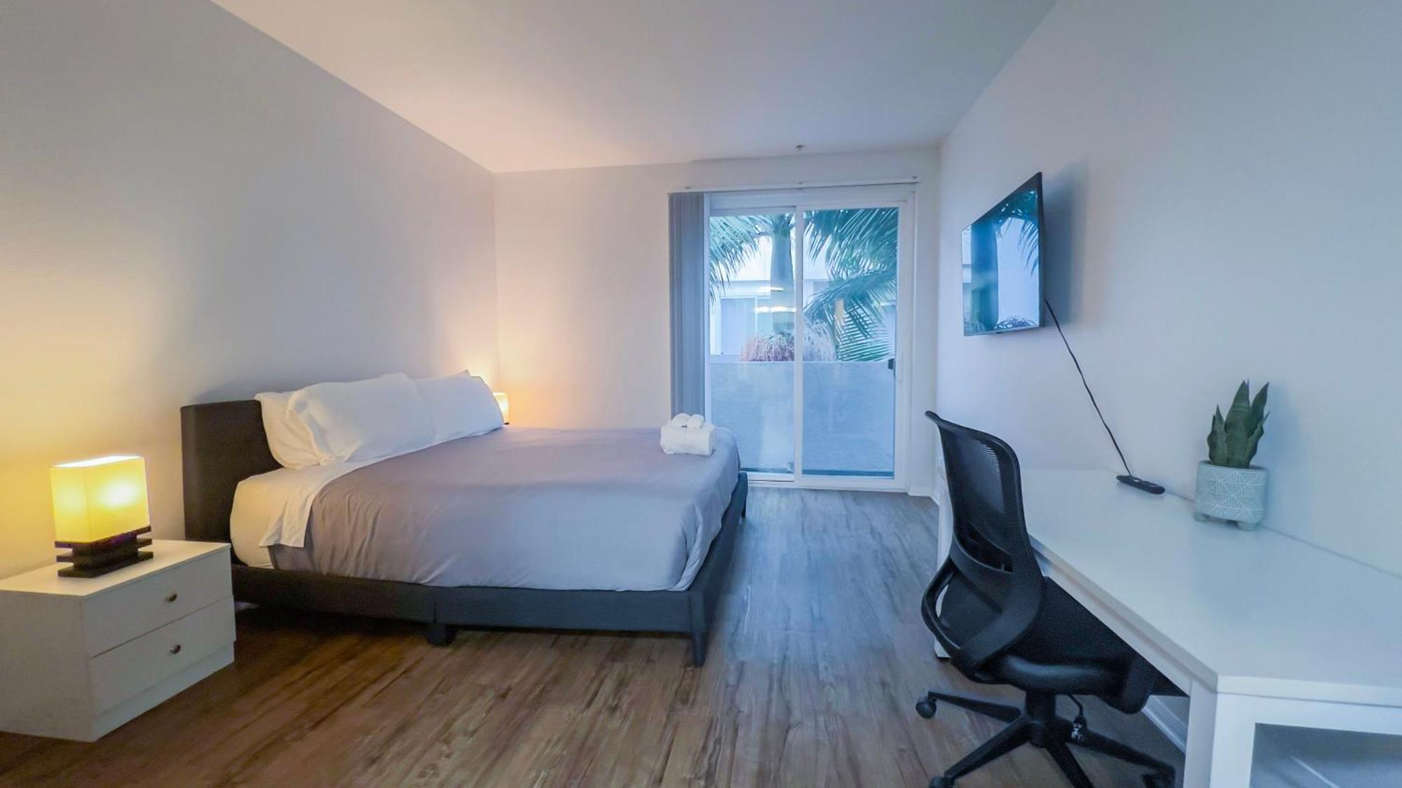 Landmark Management West La *