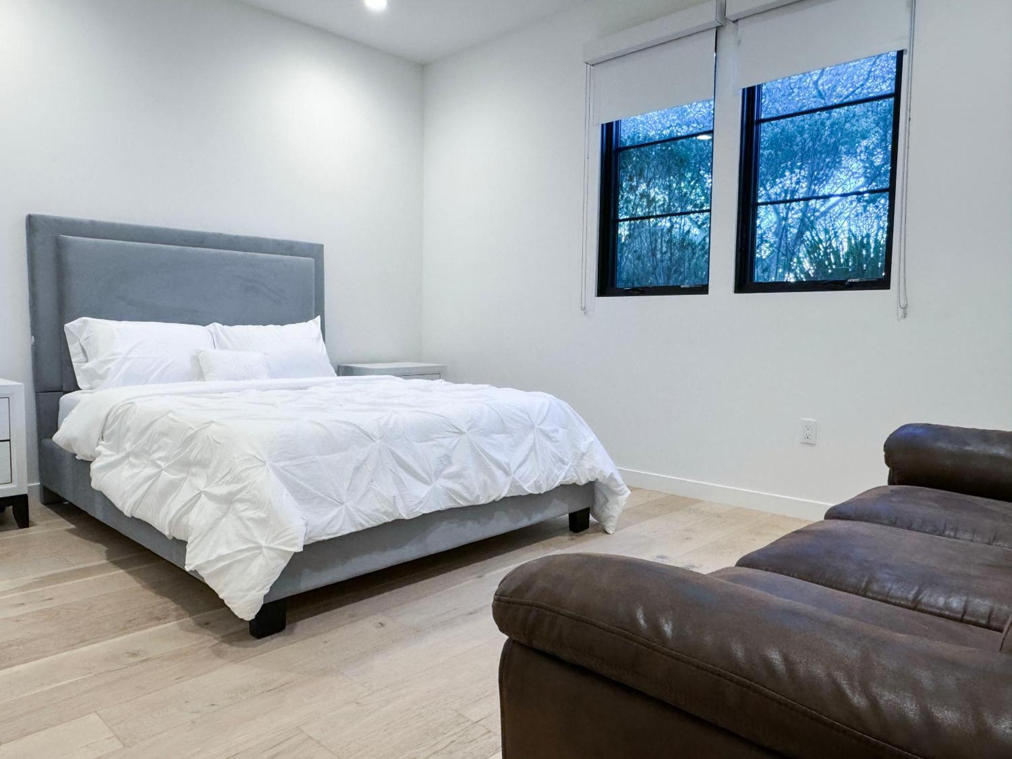 Landmark Management West La Capsule hotel